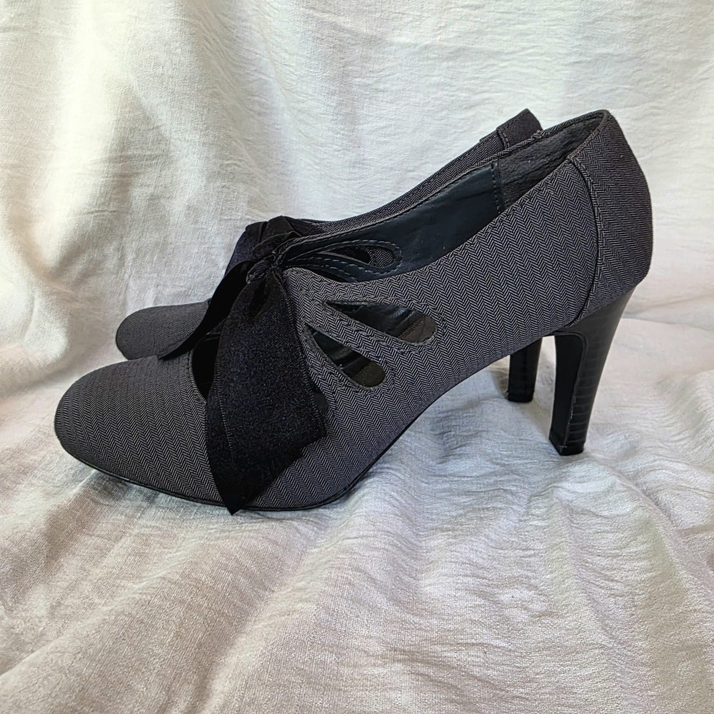 Ann Marino 6 1/2 Retro Ribbon‎ Toe Tear Drop Cut Out Pumps Heels Black Gray 40s
